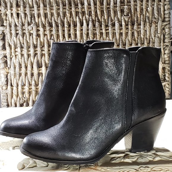 Arturo Chiang Shoes - Arturo Chiang Sprinkle Chelsea Leather Ankl Boot